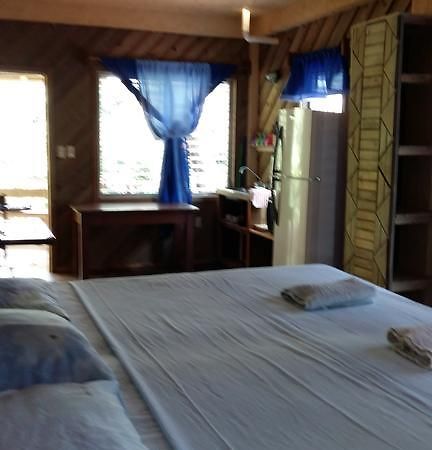 Apartments Chez Milady Utila Zewnętrze zdjęcie
