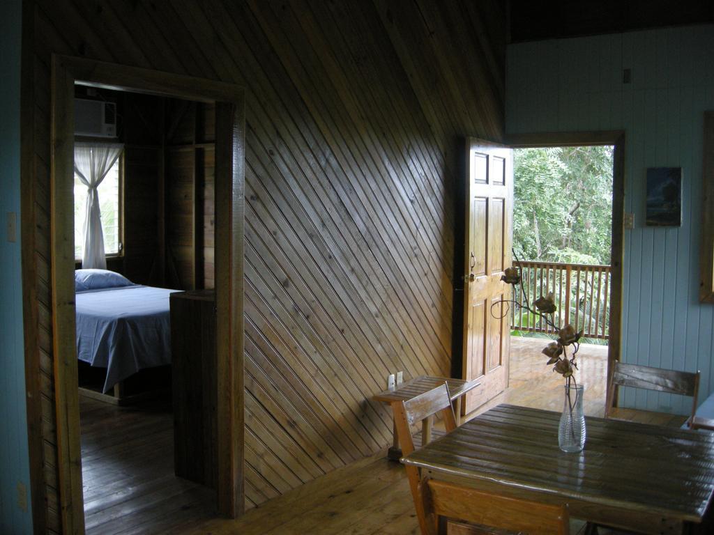 Apartments Chez Milady Utila Zewnętrze zdjęcie