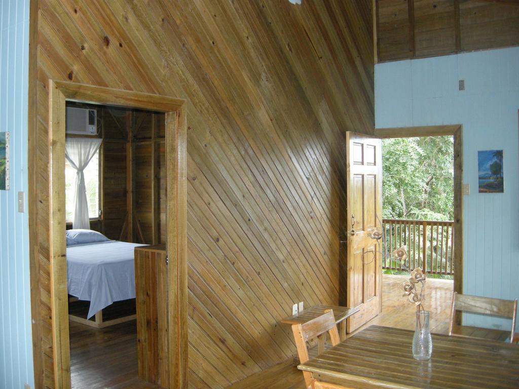 Apartments Chez Milady Utila Zewnętrze zdjęcie