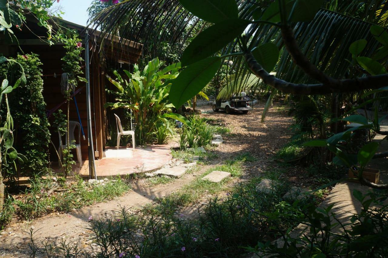 Apartments Chez Milady Utila Zewnętrze zdjęcie