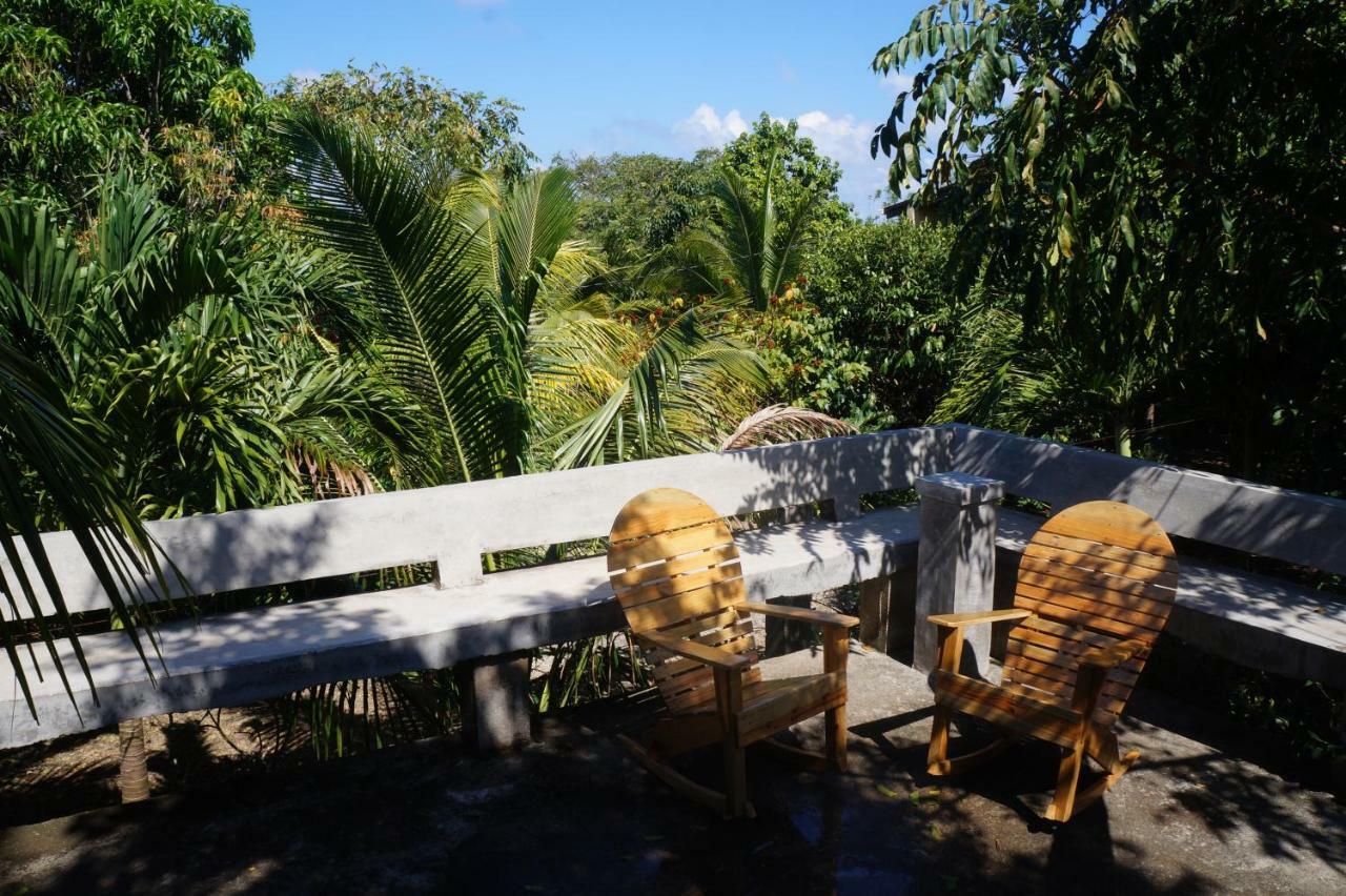 Apartments Chez Milady Utila Zewnętrze zdjęcie